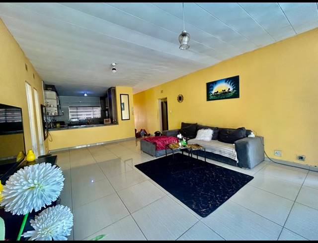 2 BEDROOM APARTMENT FOR SALE IN VANDERBIJLPARK CW 3